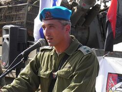 אילן לוי בעת שירותו כמפקד אגד ארטילרי 282