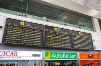 בטרמינל, באזור קבלת הפנים.