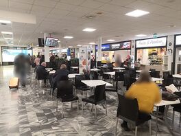 מסעדות מזון מהיר בנמל.