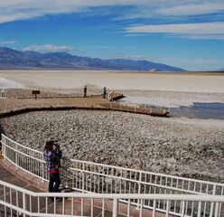 אגן הבדווטר (Badwater Basin) בעמק המוות הוא הנקודה הנמוכה ביותר בארצות הברית ובצפון אמריקה.