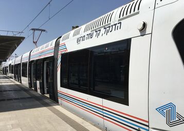 הרכבת הקלה בתל אביב, הקו האדום. תחנה מרכזית, פתח תקווה (רציף נסיעה לכיוון בת ים). 2023
