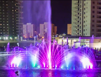 המזרקה המוזיקלית בפעולה בפארק אשדוד-ים