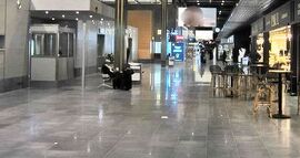 אזור של הנוסעים הנוחתים.