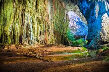 מראה במערת ז'נלאו