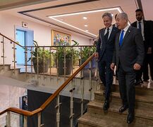 ראש הממשלה בנימין נתניהו ומזכיר המדינה בלינקן במבואה